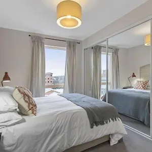 Centre, Sleeps 6 Belfast